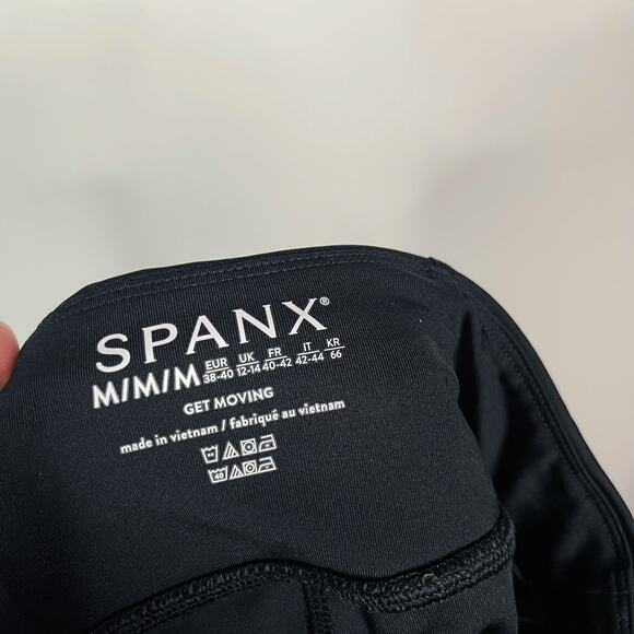 Spanx Medium M Black Booty Boost 14" Skort Perforated Woven Short Liner Ruffled - Picture 7 of 13